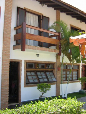 Litoral Norte - Caraguatatuba - Sobrado com Piscina em Condomínio Fechado